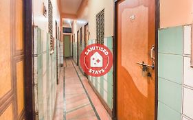 Spot On 70605 Taj Guest House
